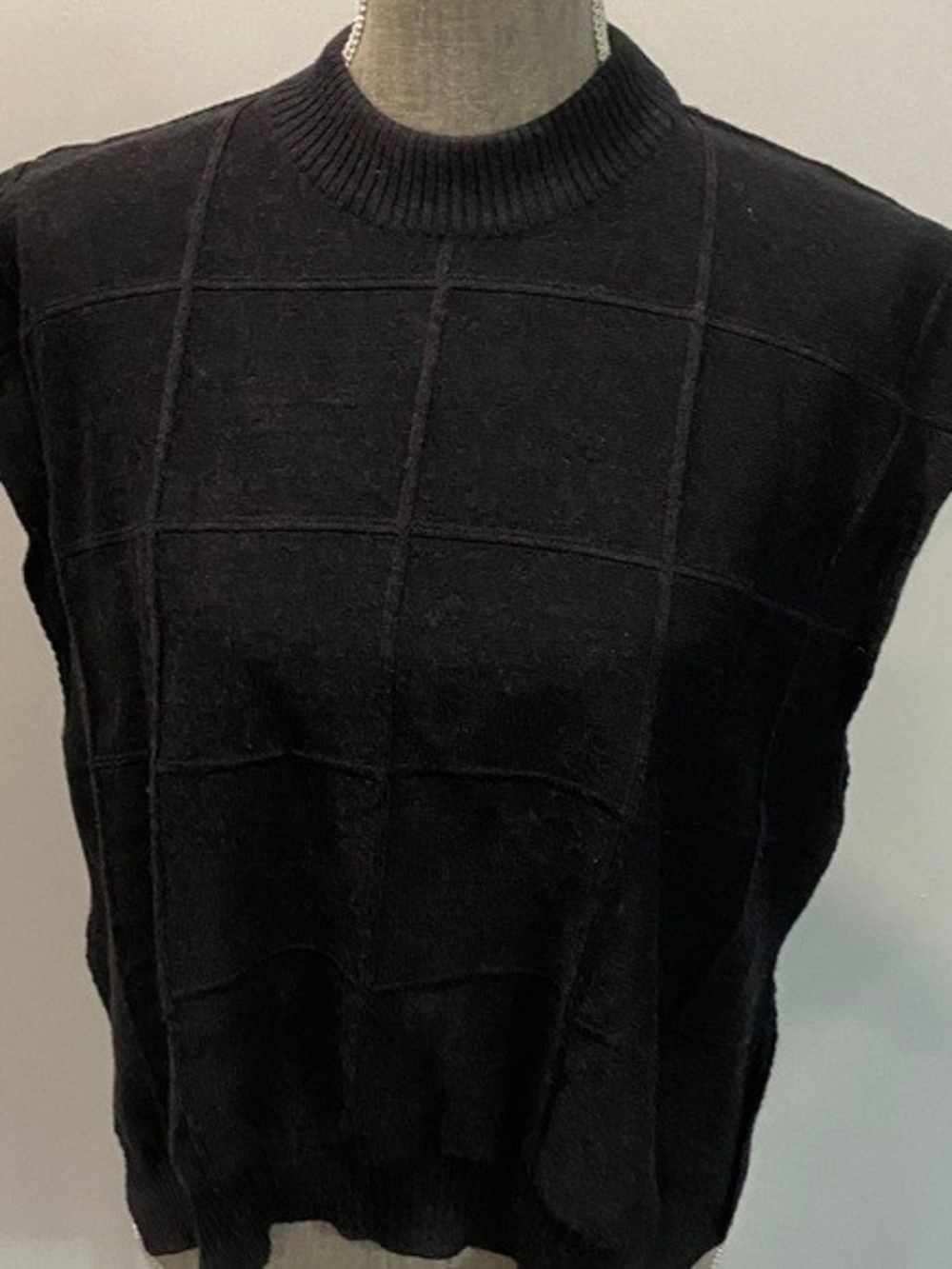 Men’s Black Sleeveless Knit Sweater Vest - Picture 2 of 5